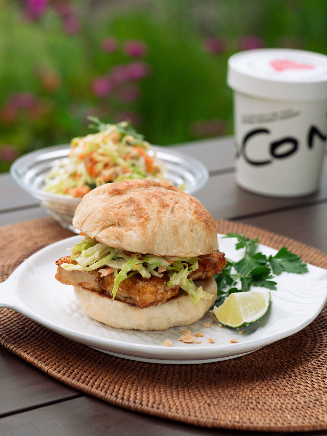 COCONOタイ風コールスローのタイバーガー
